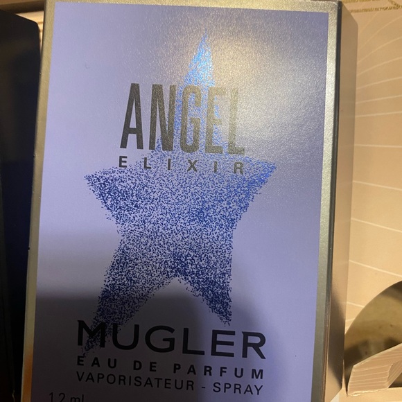 Assorted Fragrance Sample Set - Picture 11 of 12